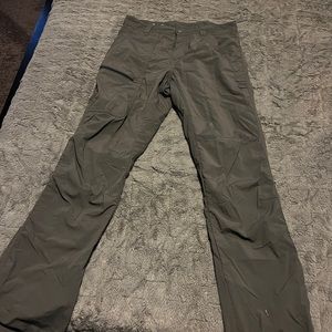 Columbia pants with cargo pockets 30/32
